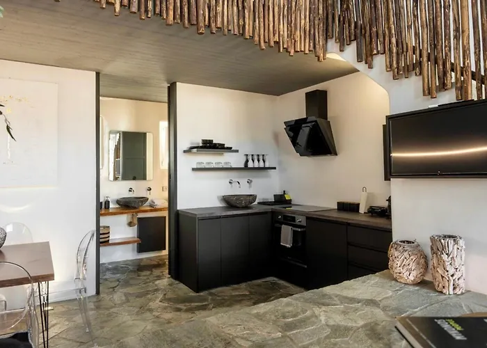 Mykonos Dot Art Homes أنو ميرا